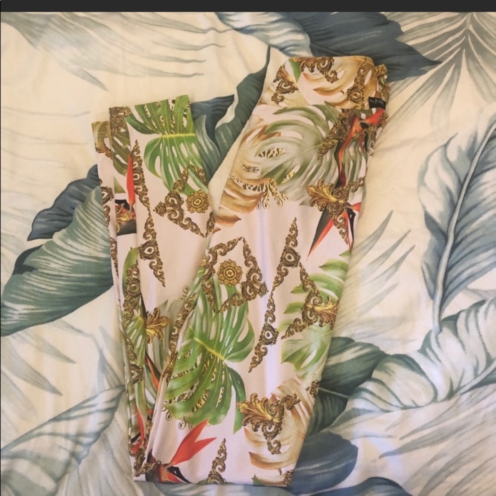 Licifit scrunch bum leggings in size small